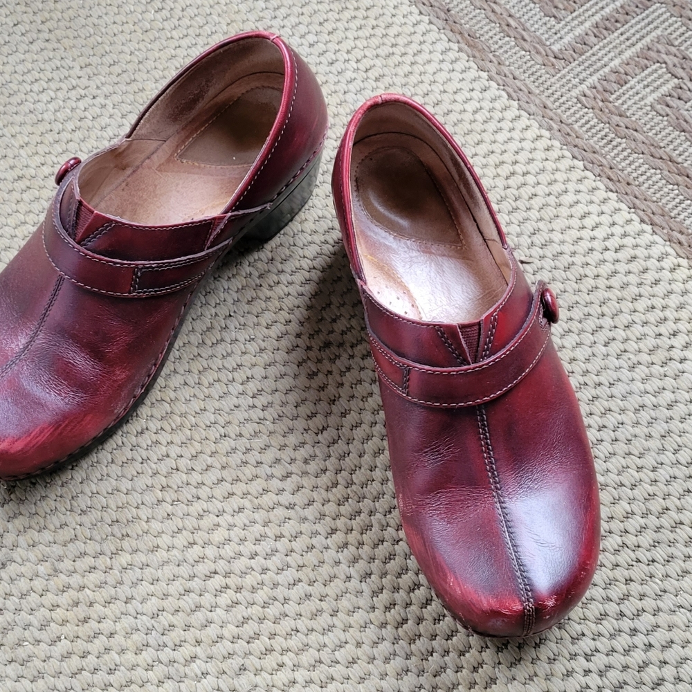 Red Dansko Clogs Size 41 - image 2